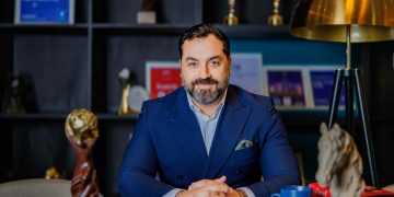 روجر دي نادر المدير العام لفندق إدج كريكسايد.. الريادة في قطاع الضيافة بالدقة والشغف ورؤية نحو المستقبل