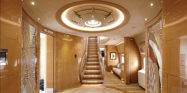 الطائرة الملكية القطرية المهدى إلى الرئيس ترامب