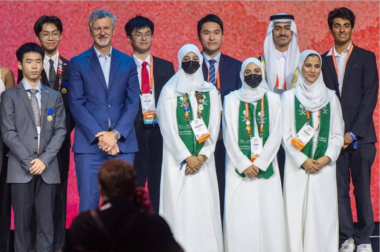 الطلاب السعوديين الفائزين بمسابقة آيسف 2025 