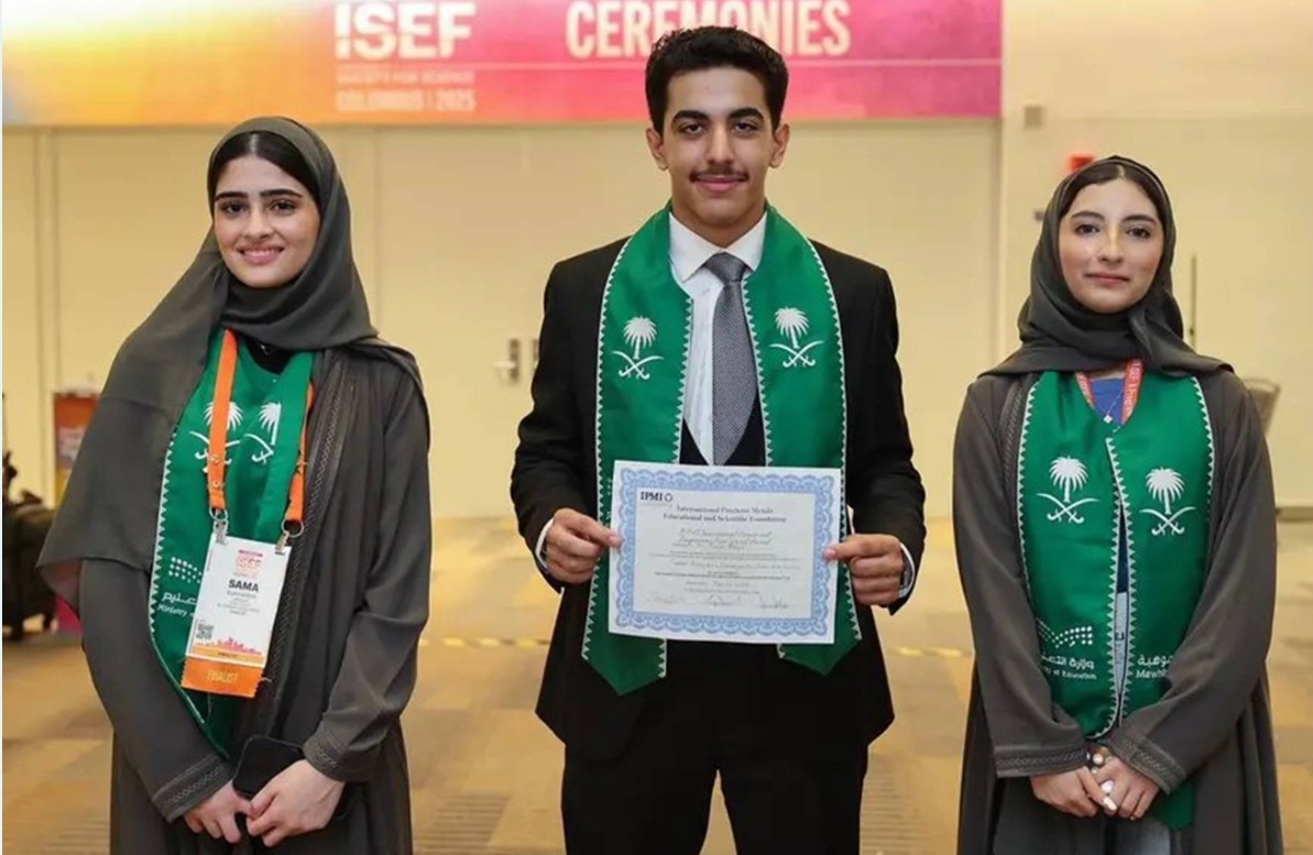 الطلاب السعوديين الفائزين بمسابقة آيسف 2025 