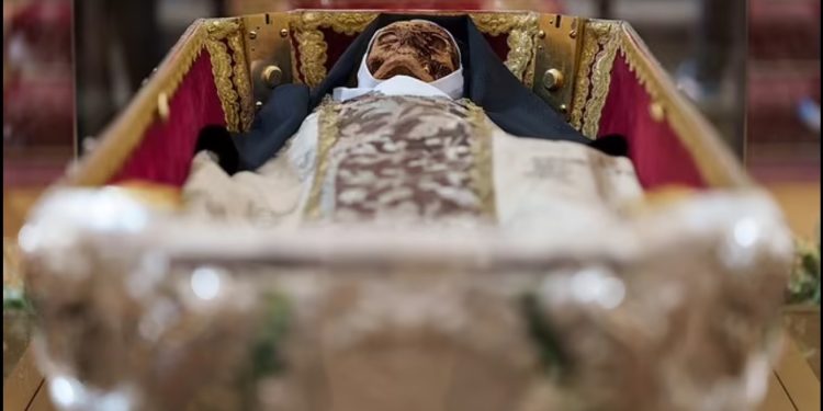 قصة جسد لم يتحلل منذ 440 عامًا