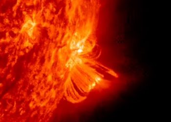 عاصفة شمسية