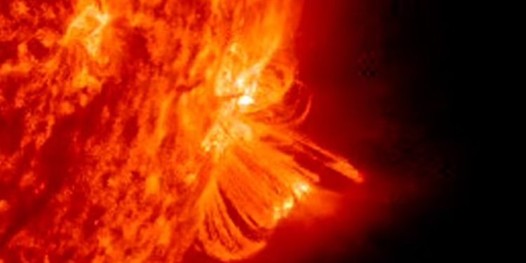 عاصفة شمسية