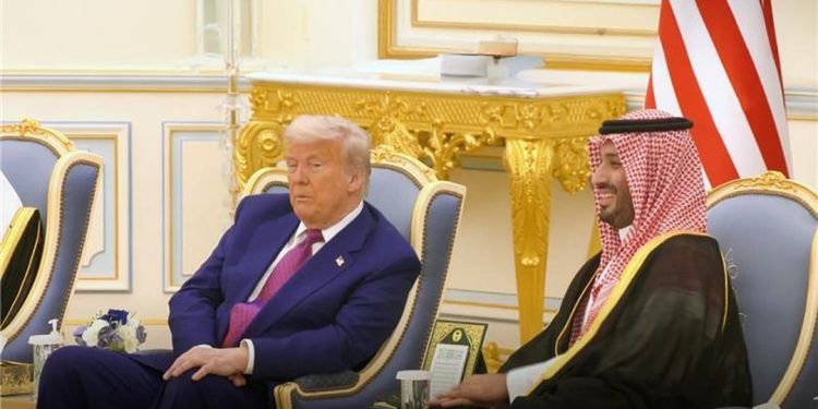 مأدبة غداء رسمية تكريمًا له.. ولي العهد يستقبل الرئيس الأمريكي في الديوان الملكي بقصر اليمامة