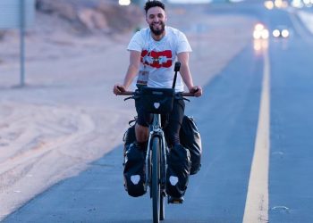 «وصل السعودية بعد 3 شهور».. شاب بلجيكي يعبر 9 دول على دراجة لأداء الحج (شاهد الصور)