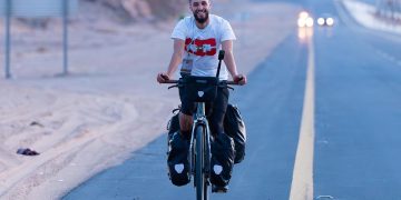 «وصل السعودية بعد 3 شهور».. شاب بلجيكي يعبر 9 دول على دراجة لأداء الحج (شاهد الصور)