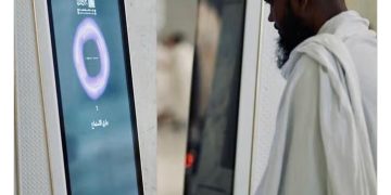 روبوت “منارة” يجيب السائلين في الحرم.. نقلة نوعية في الإرشاد الديني بموسم الحج