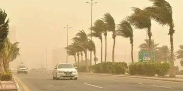 أمطار غزيرة وجريان للسيول في جازان وعسير.. تحذيرات من أتربة مثارة في عدة مناطق بالسعودية