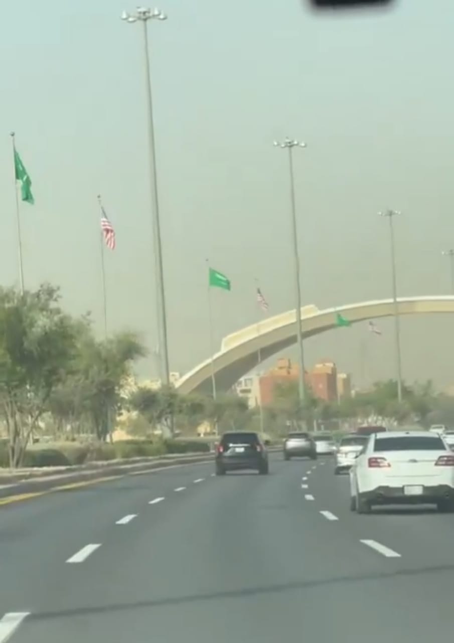 تفاعل السعودية - بالأعلام السعودية والأمريكية.. الرياض تتزين لاستقبال الرئيس الأمريكي ترامب «شاهد الصور»