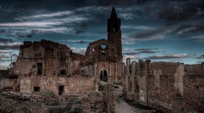 من المحيط إلى المقابر التاريخية.. “السياحة السوداء” وجهات تخطف أنظار الزوار