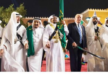 رقصة أدهشت العالم.. كيف تحولت لحظة عفوية بين ترامب والملك سلمان إلى رمز تراثي سياحي