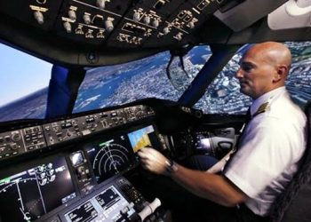 واقعة غريبة.. طائرة ألمانية بـ 200 راكب حلقت 10 دقائق بدون طيار