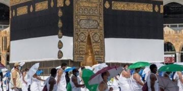 السعودية تُحدد ضوابط جديدة لتأشيرات الزيارة.. تفاصيل هامة لموسم الحج 2025