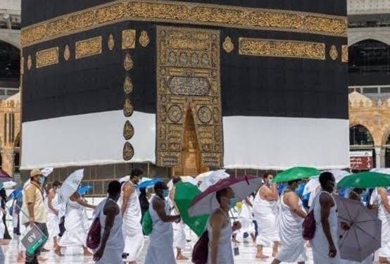 السعودية تُحدد ضوابط جديدة لتأشيرات الزيارة.. تفاصيل هامة لموسم الحج 2025