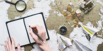 دليل ميزانية السفر.. كيف تنظم أموالك لرحلة سعيدة وآمنة؟