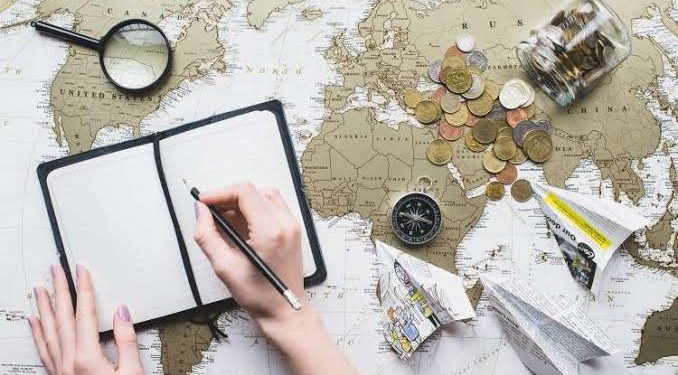 دليل ميزانية السفر.. كيف تنظم أموالك لرحلة سعيدة وآمنة؟