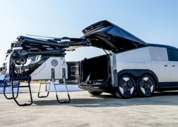 شركة صينية تحول سيارة إلى حاملة طائرات