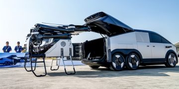 شركة صينية تحول سيارة إلى حاملة طائرات