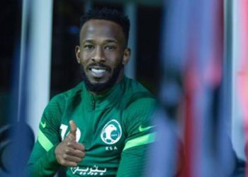 من نجم الملاعب إلى سرير العناية المركزة.. قصة فهد المولد التي خطفت قلوب السعوديين