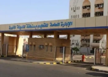 بزي التعليم وبروح التطوع.. أبناء المدينة يشاركون في خدمة الحجيج