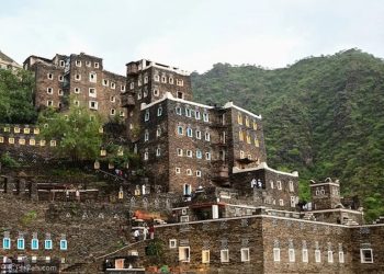 لون صيفك.. موسم يغيّر مشهد السياحة في عسير والمملكة 