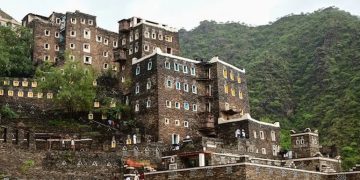 لون صيفك.. موسم يغيّر مشهد السياحة في عسير والمملكة 