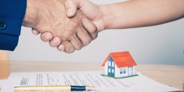 توثيق عقود الشراكة بين الوسطاء في المزادات والاستشارات إلكترونيًا