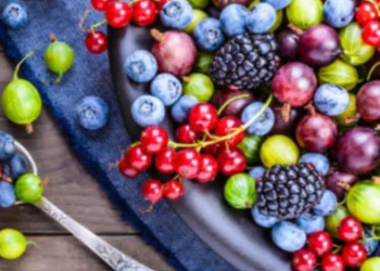 دراسة جديدة تكشف عن أطعمة “خارقة” لمحاربة الشيخوخة