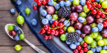 دراسة جديدة تكشف عن أطعمة “خارقة” لمحاربة الشيخوخة