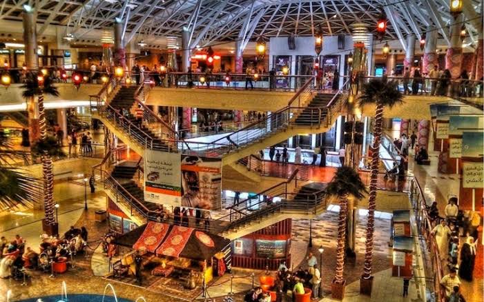 كيف تحوّلت المولات من التسوق إلى مصدر ترفيهي؟