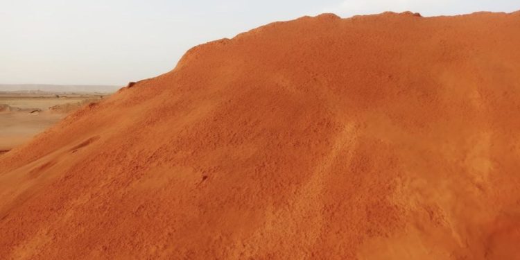 ارتفاع أسعار الرمل الأحمر 24.3% يربك قطاع البناء ويرفع تكلفة الخرسانة في السعودية