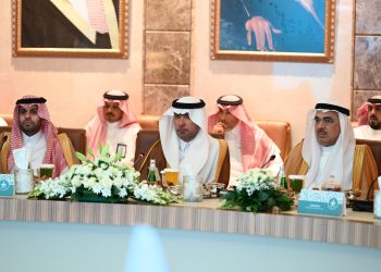 وزير الشؤون البلدية يتفقد مشاريع استثمارية كبرى في الشرقية