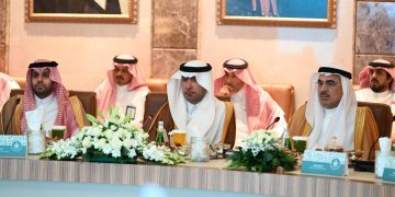 وزير الشؤون البلدية يتفقد مشاريع استثمارية كبرى في الشرقية