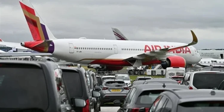 بعد يوم من تحطم طائرة.. تهديد بوجود قنبلة يجبر رحلة “إير إنديا” على الهبوط الاضطراري