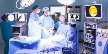 مستشفى الدكتور سليمان الحبيب بالفيحاء ينقذ حياة مريض في السبعينيات من العمر بعملية معقدة وناجحة