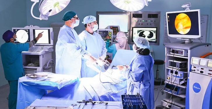 مستشفى الدكتور سليمان الحبيب بالفيحاء ينقذ حياة مريض في السبعينيات من العمر بعملية معقدة وناجحة