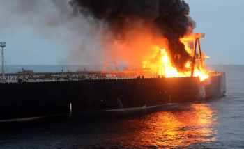 انفجار في ناقلة نفط تحمل مليون برميل قبالة السواحل الليبية