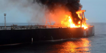 انفجار في ناقلة نفط تحمل مليون برميل قبالة السواحل الليبية