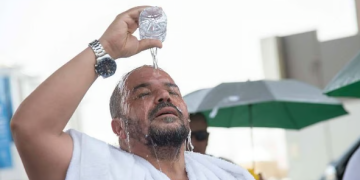 كيف تحمي نفسك من الإجهاد الحراري أثناء الحج؟