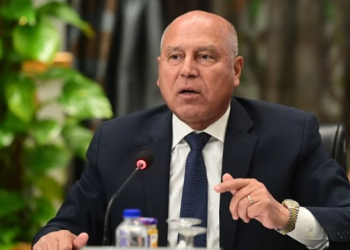 إقالة مسؤول مصري على الهواء