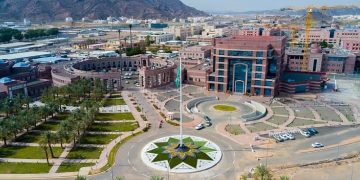 250 متطوعًا من جامعة طيبة يشاركون في خدمة ضيوف الرحمن بالمدينة المنورة