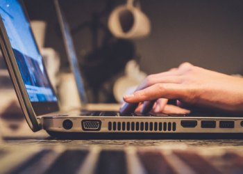 إدمان الشاشات