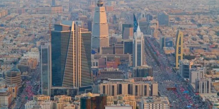 القطاع الخاص السعودي يواصل تألقه.. قفزة قوية في الطلبيات وثقة غير مسبوقة بين الشركات