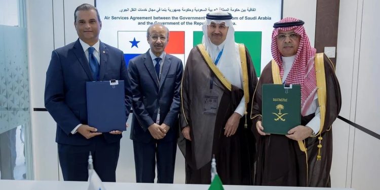 السعودية وبنما تعززان التعاون في مجال النقل الجوي