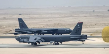 إيران تقصف القواعد الأمريكية في قطر ودول الخليج تغلق المجالات الجوية