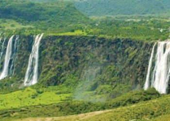 فيديو.. “خمس أماكن ما ينفع تروح ظفار بدون زيارتها”