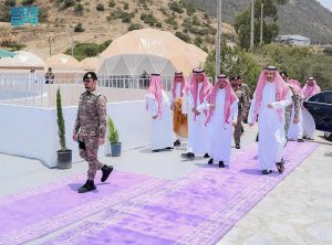 تفاعل السعودية - أمير الباحة يتفقد استعدادات الصيف ويشيد بتجربة نُزل الكبسولات في غابة رغدان