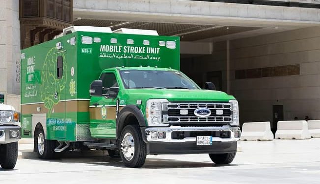 في ربع ساعة.. العربة الصحية الوحيدة من نوعها بالشرق الأوسط تنقذ حاجًا من الموت