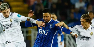 الريال ضد الهلال.. حارس السعودي يتصدى لركلة جزاء ريال مدريد والتعادل سيد الموقف