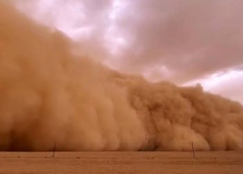 عاصفة رملية تضرب عدة مناطق في السعودية وتؤثر على مدى الرؤية